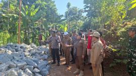 Bupati Tinjau Kegiatan Gotong Royong, Berikan Semangat kepada Warga